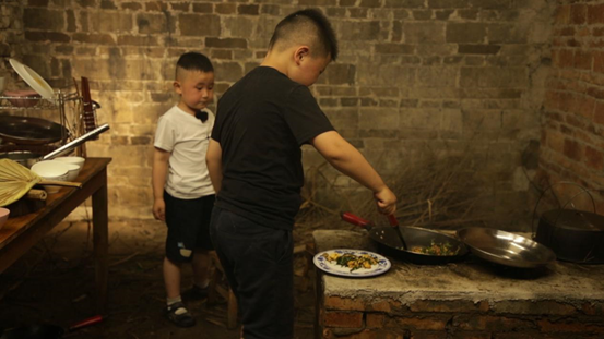 谁知盘中餐|《谁知盘中餐》今晚首播：二孩萌娃齐下乡 一场成长与独立的特殊之旅