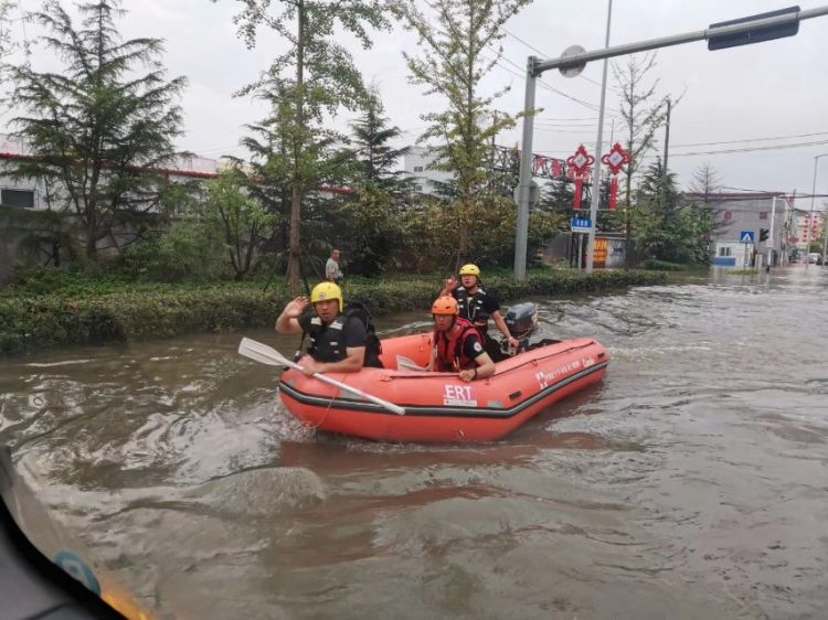 近千人|城阳普降大雨一工业园近千人被困 救援从中午持续到天黑