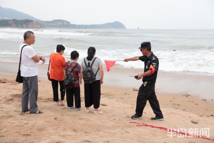 石老人|风浪较大石老人海水浴场继续封闭 游玩请勿越线