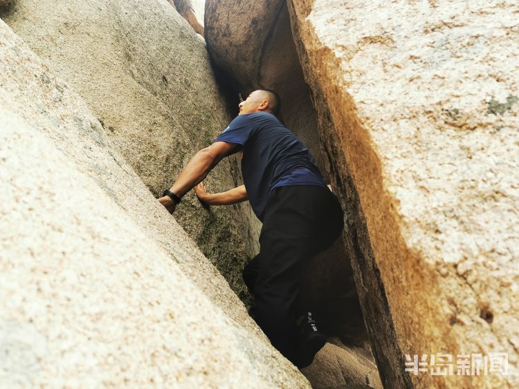 女驴友|青岛女驴友拍照滑下山崖 救援队穿石缝、攀崖壁拼了6个小时