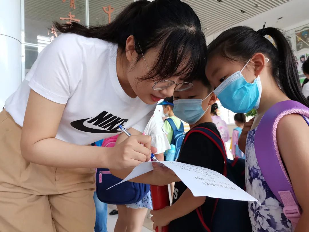 级新生|芽芽成长开启美好 青岛基隆路小学迎来一年级新生