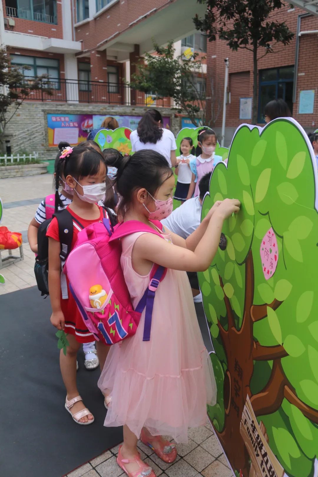 级新生|芽芽成长开启美好 青岛基隆路小学迎来一年级新生