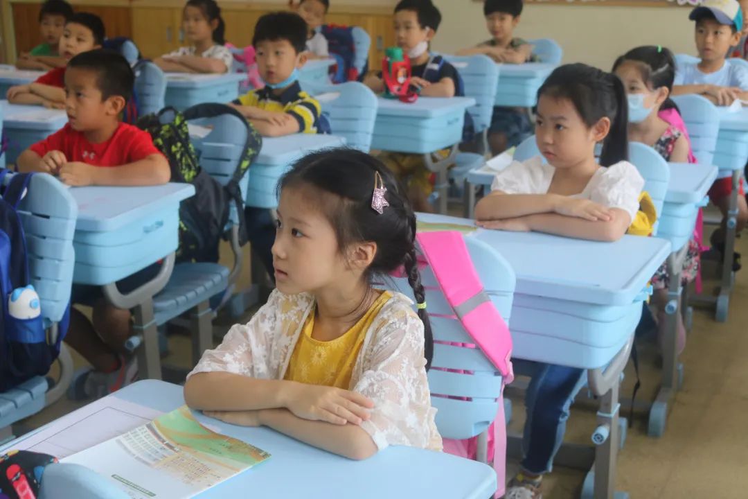 级新生|芽芽成长开启美好 青岛基隆路小学迎来一年级新生