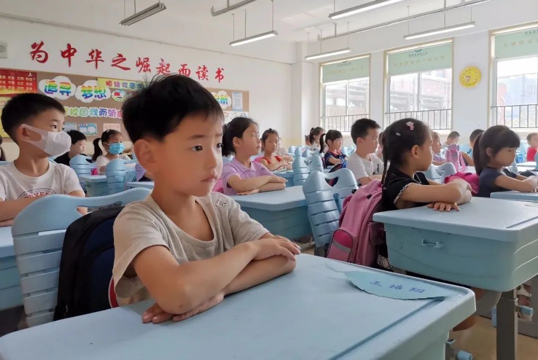 级新生|芽芽成长开启美好 青岛基隆路小学迎来一年级新生