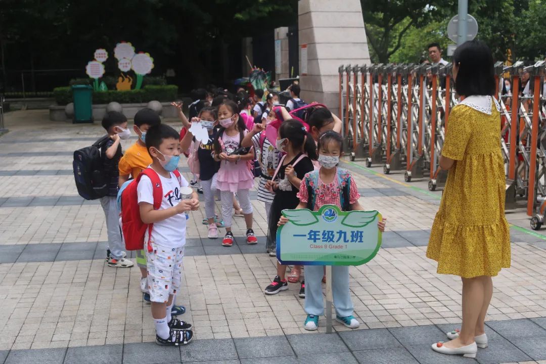 级新生|芽芽成长开启美好 青岛基隆路小学迎来一年级新生