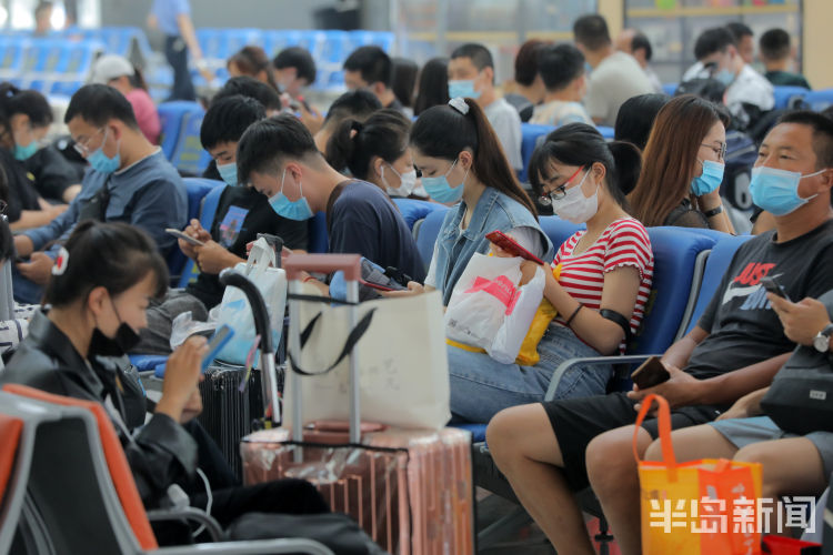 北站|各地院校报到开学日子临近 青岛北站迎学生客流高峰