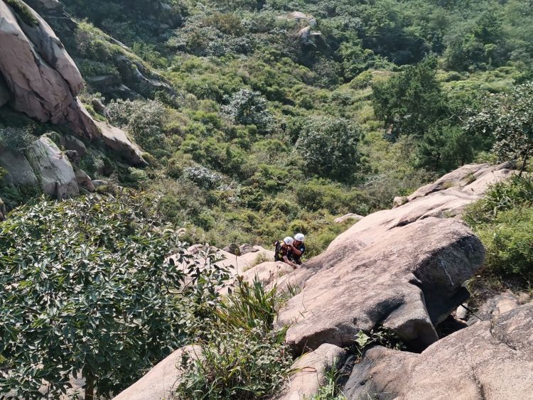 警情|警情又起、又是悬崖 一来青户外运动爱好者登浮山遇险