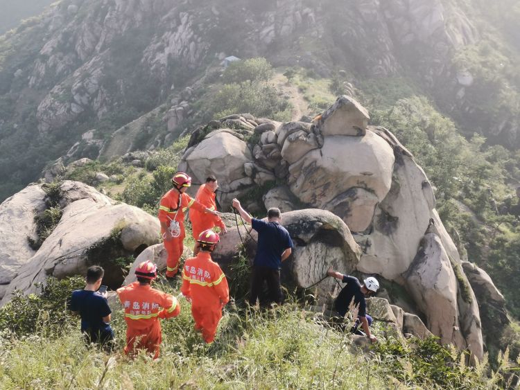 警情|警情又起、又是悬崖 一来青户外运动爱好者登浮山遇险