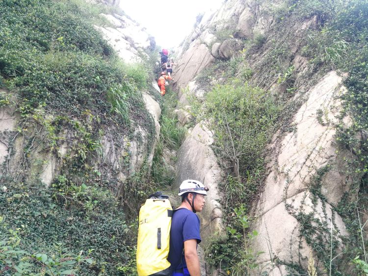 警情|警情又起、又是悬崖 一来青户外运动爱好者登浮山遇险
