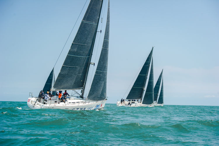 青岛|青深双城帆船赛青岛站比赛首日战罢 青岛“海豚”战队一“帆”绝尘