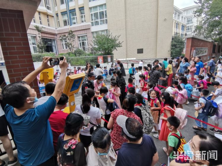 神兽|“神兽”开学！8月30日青岛中小学生暑假结束回校报到