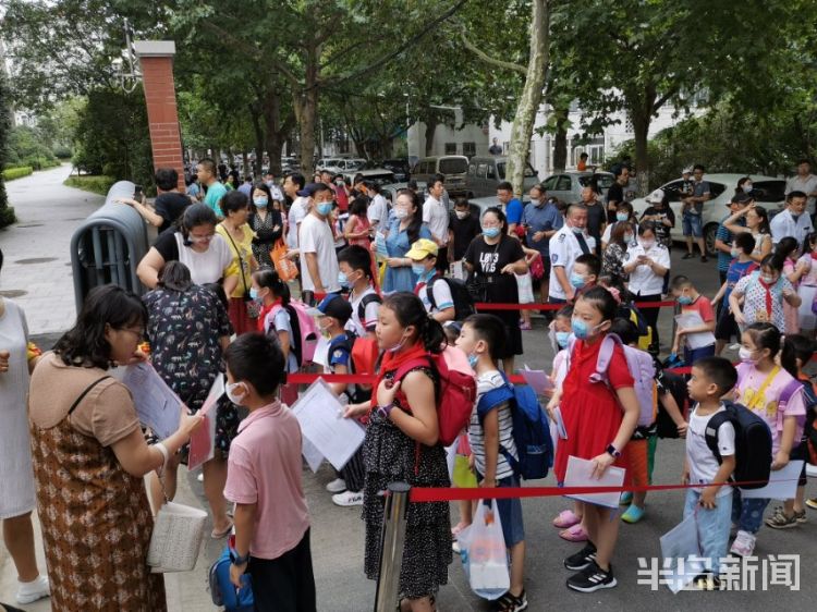 神兽|“神兽”开学！8月30日青岛中小学生暑假结束回校报到