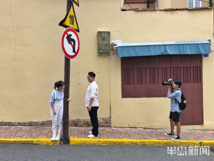 打卡|青岛老城区人气旺 不少游客前来“打卡”