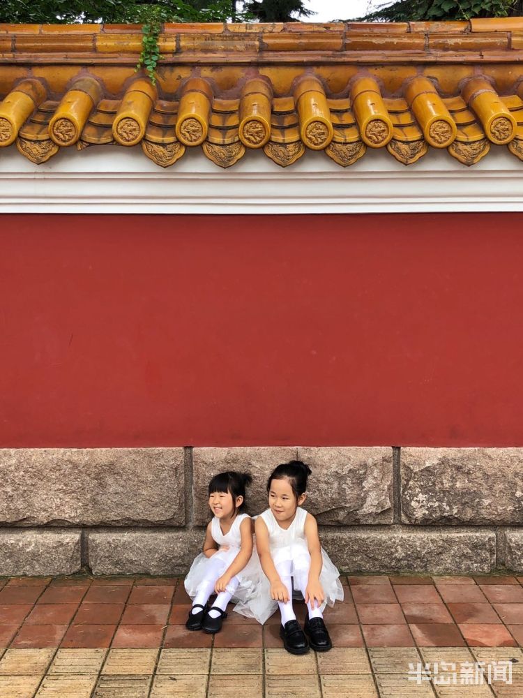 打卡|青岛老城区人气旺 不少游客前来“打卡”