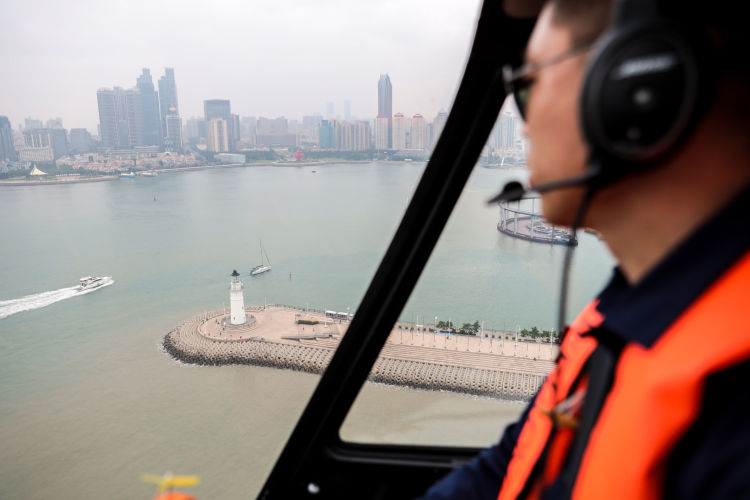 黑鹰|乘“黑鹰”空中游 赏青岛海岸线