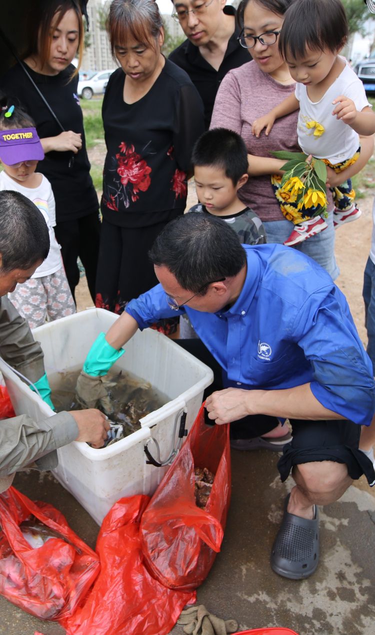 约会|市民周末约会青岛“后海” 赶海、钓鱼、遛娃、聚餐各得其乐