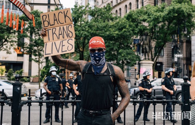 头版|采访一线冲锋27年！一位新闻老兵的传奇故事：永远在现场