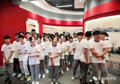 青岛教育|跟爸妈同吃开学第一餐，团建、破冰、朗读一个也不能少……创新学校“开学第一日”又燃又暖