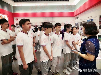 青岛教育|跟爸妈同吃开学第一餐，团建、破冰、朗读一个也不能少……创新学校“开学第一日”又燃又暖