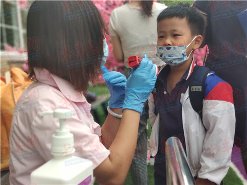 |特别的爱 给开学的你 岛城这所幼儿园的开学典礼太暖心了