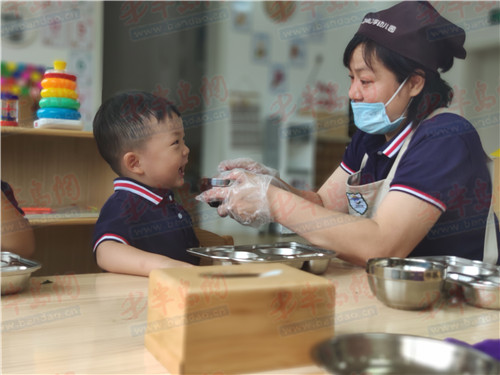 |特别的爱 给开学的你 岛城这所幼儿园的开学典礼太暖心了