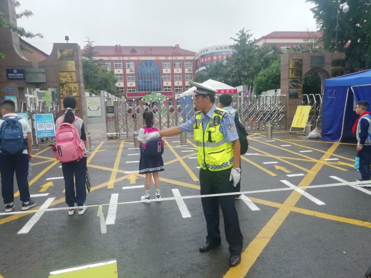 城阳|城阳公安交警开展集中整治活动 全力做好秋季中小学护学工作