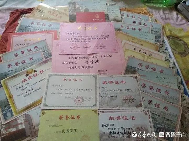 577|烟台瘫痪女孩577分考入青岛大学！妈妈12年背女上学，现在想陪她上大学…