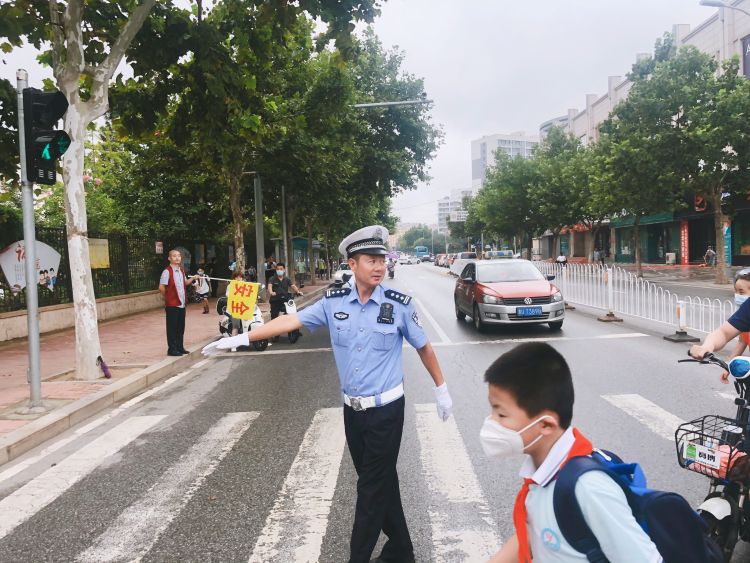 保畅安|开学季青岛交警护航保畅安