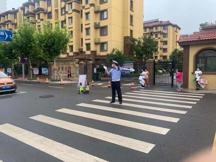 保畅安|开学季青岛交警护航保畅安