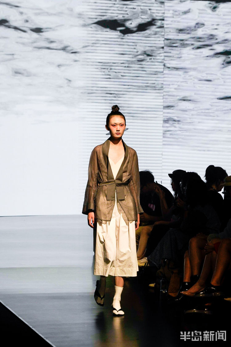 时装周|青岛国际时装周：展示“新女性力量”