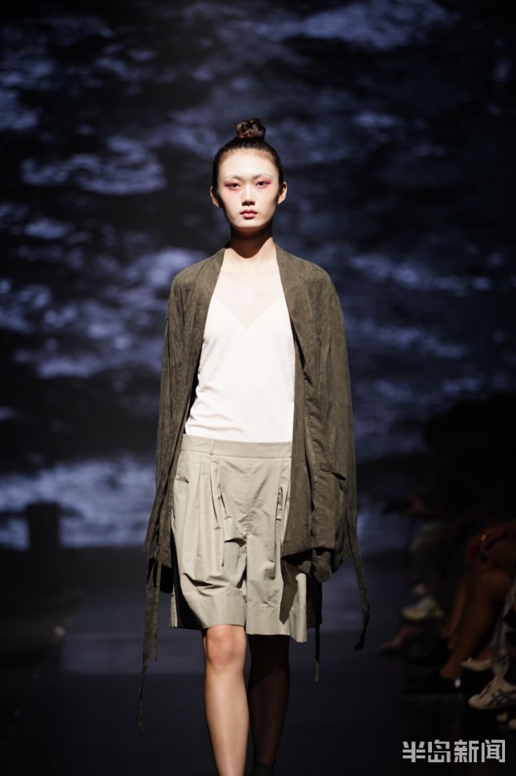 时装周|青岛国际时装周：展示“新女性力量”