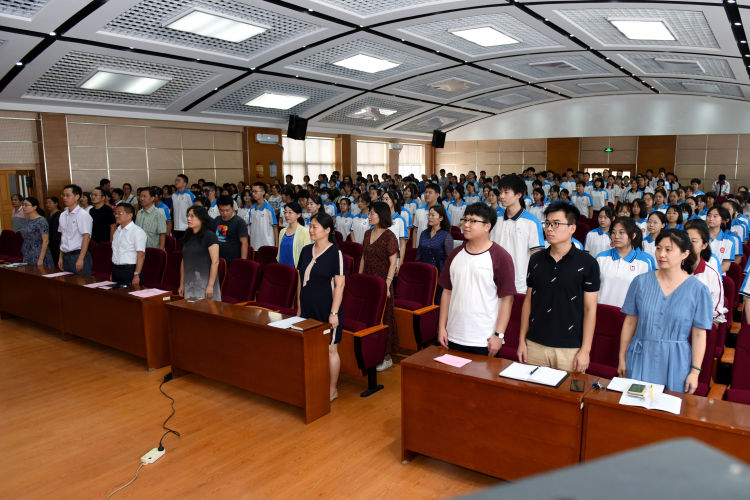 开学典礼|录取通知书设计者亮相开学典礼！青岛十七中新学期迎来新机遇