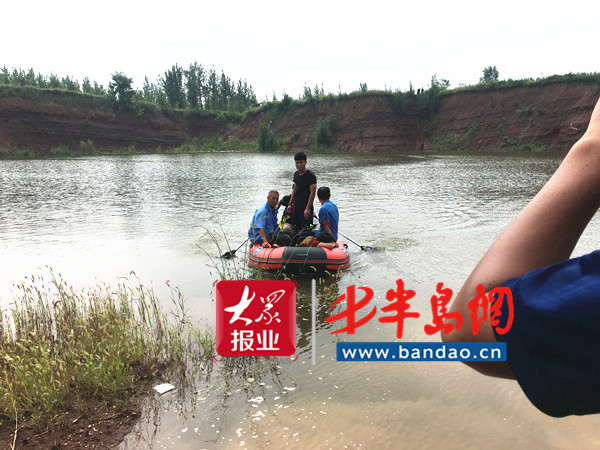 胶州|胶州老人收花生落入水塘三人营救又被困，危急时刻伸援手全部获救