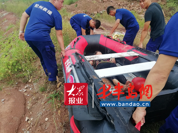 胶州|胶州老人收花生落入水塘三人营救又被困，危急时刻伸援手全部获救