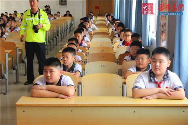 |开学第一课，诸城交警交通安全宣传进校园