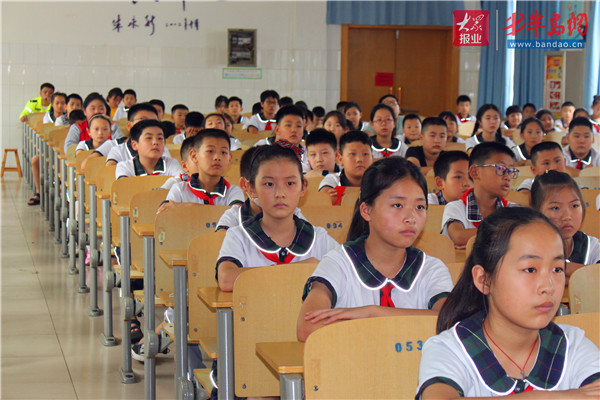 |开学第一课，诸城交警交通安全宣传进校园