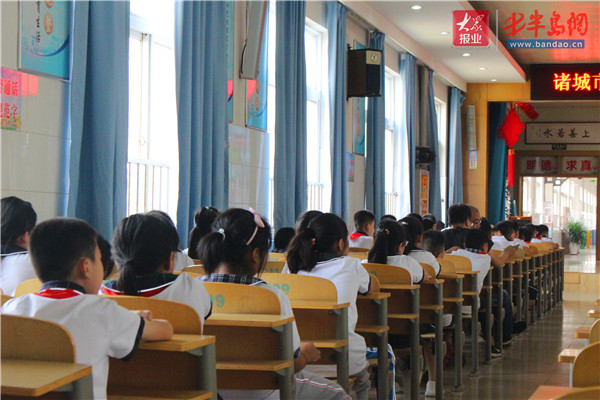 |开学第一课，诸城交警交通安全宣传进校园