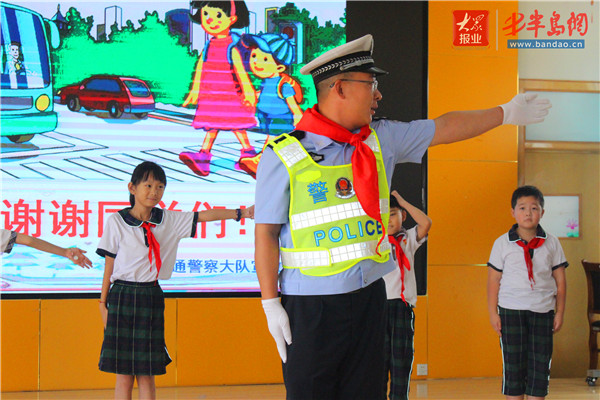 |开学第一课，诸城交警交通安全宣传进校园