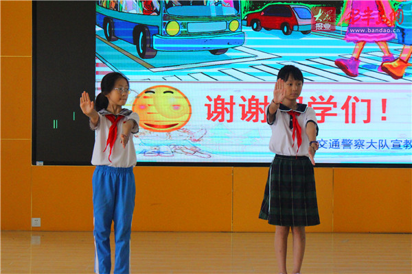 |开学第一课，诸城交警交通安全宣传进校园