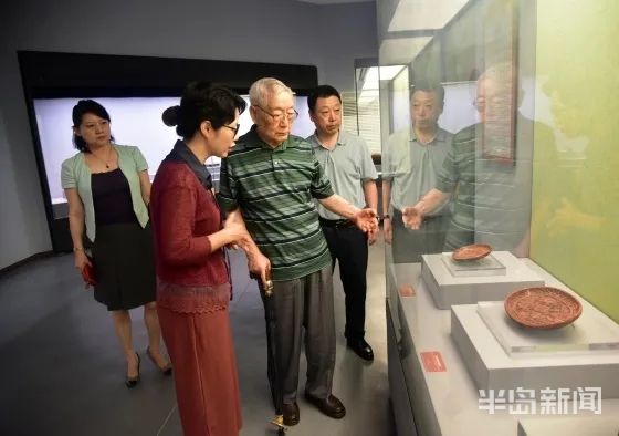 11|李经泽先生再向青岛市博物馆捐赠宝贝 这已经是第28件了