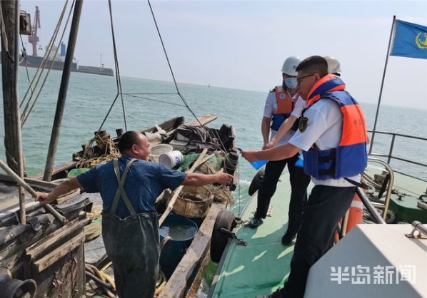 开海|开海首日 青岛日照“两地五方”联合行动护航商渔船
