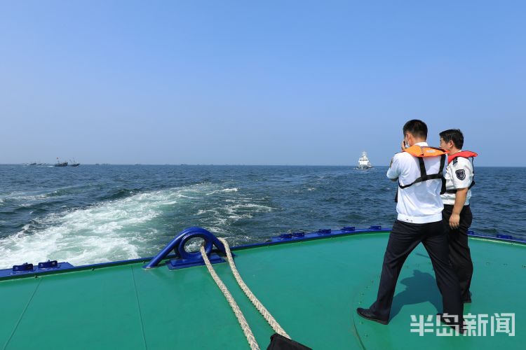 开海|开海首日 青岛日照“两地五方”联合行动护航商渔船