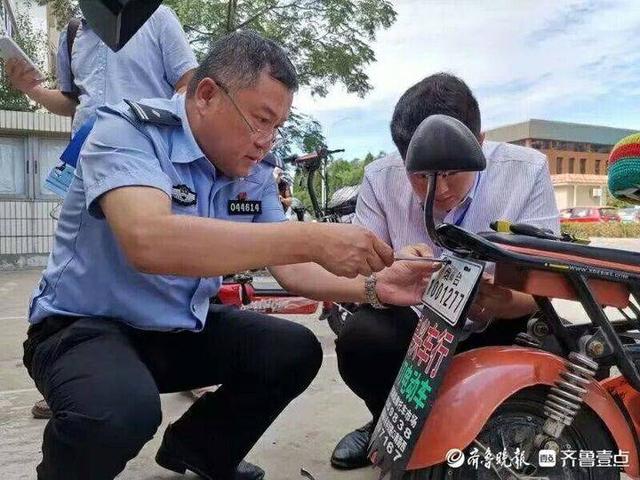 无牌|无牌电动车上路 烟台交警开出首张罚单