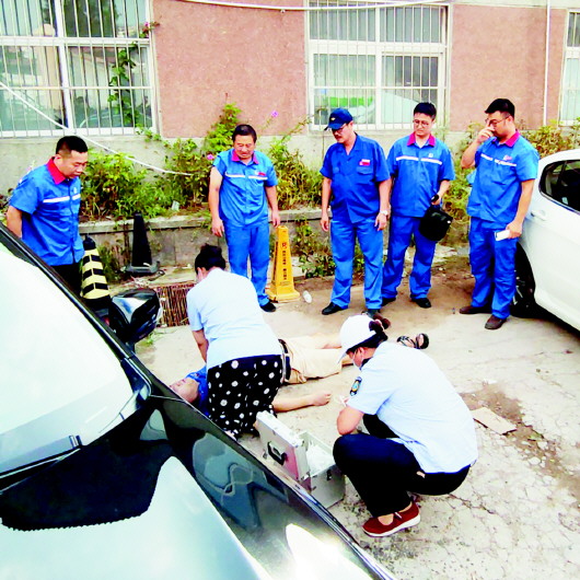 |12分44秒！青岛一车主加完油突昏迷 加油站“联合”120抢回一条命