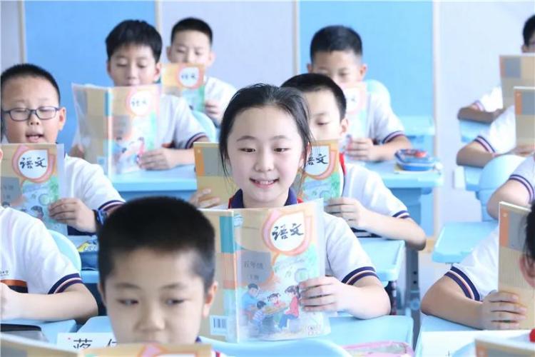 第一课|青岛市李沧区实验小学：开学第一课请来公益先锋讲爱国主义