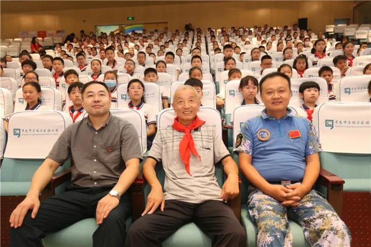 第一课|青岛市李沧区实验小学：开学第一课请来公益先锋讲爱国主义