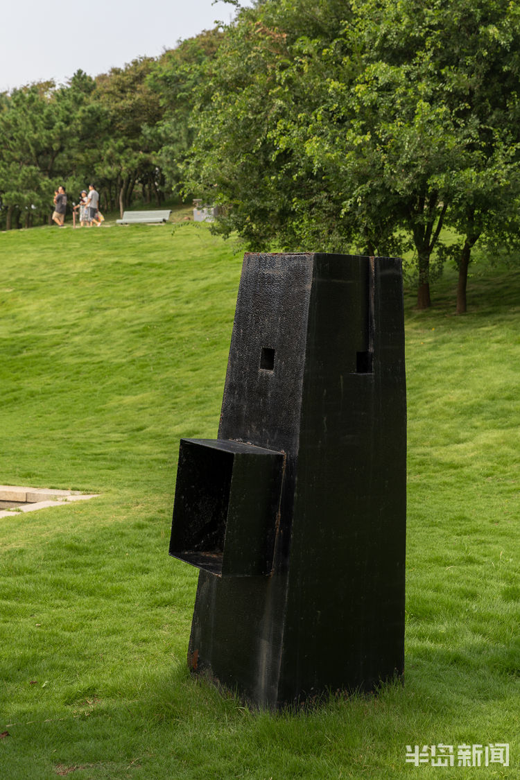 绿意盎然|青岛雕塑园内一片绿意盎然 不少市民休闲健身