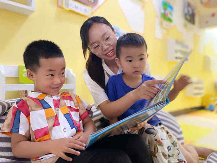 95|即墨人身边的好老师⑧：关爱每一个孩子 95后教师与学生一起成长