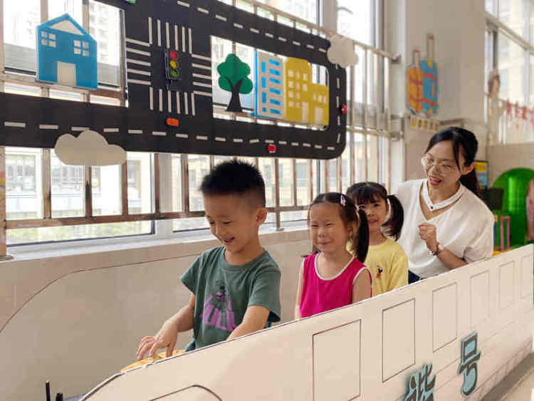 95|即墨人身边的好老师⑧：关爱每一个孩子 95后教师与学生一起成长