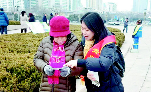 |青岛120急救中心调度员杨佳珺：每天接听300个电话是常态